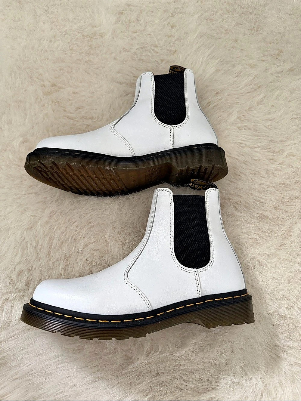 Dr. Martens 2976 Chelsea Boot Chelsea Boots White & Black US 9
